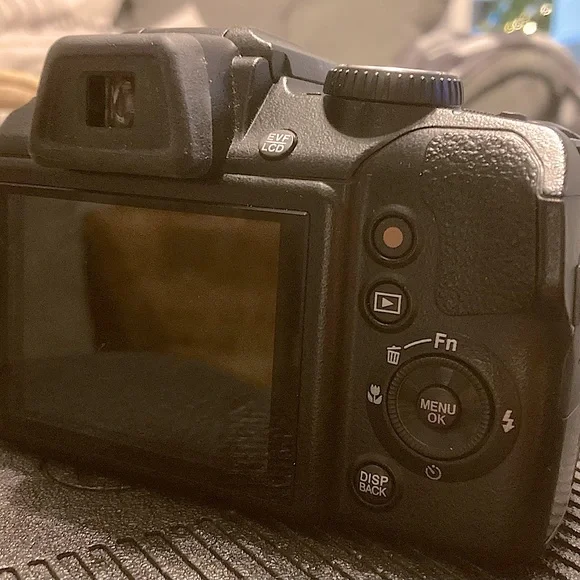 FujiFilms FinePix S9900W